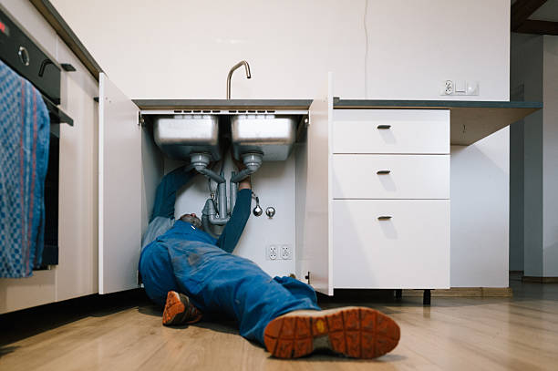 Professional Plumbing technician working in Oakland, MO